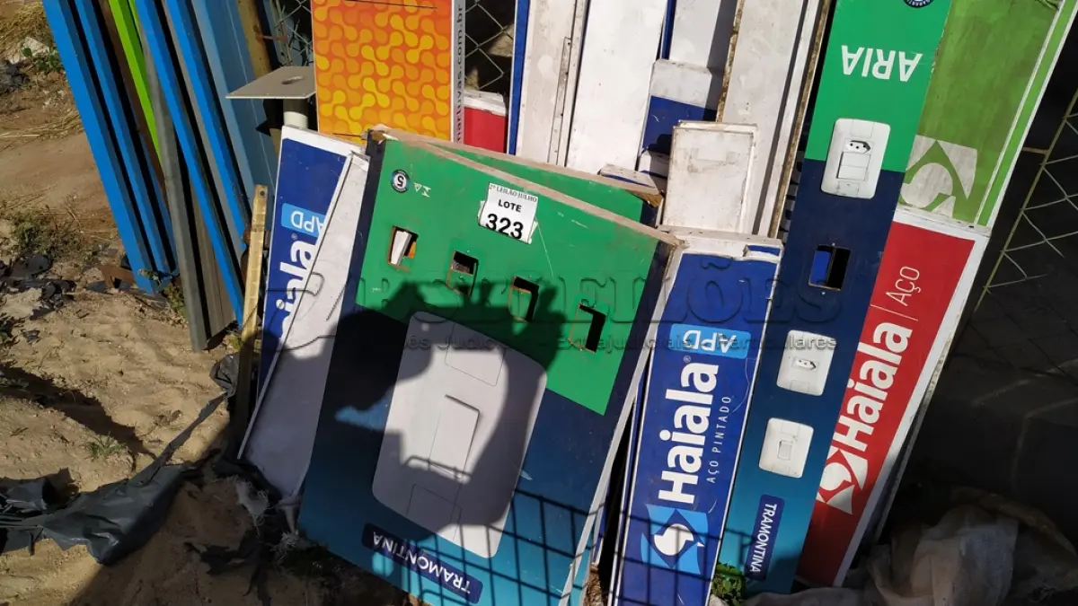LOTE 323 - 01 LOTE COM VÁRIOS EXPOSITORES PARA TOMADAS. (NO ESTADO) ATENÇÃO! FAZER A VISITAÇÃO ANTES DE ARREMATAR, NÃO SABEMOS SE FUNCIONA. LEILÃO NÃO TEM GARANTIA E NEM DEVOLUÇÃO, SUJEITO A POSSÍVEIS AVARIAS VISÍVEIS/OCULTAS E/OU AUSÊNCIA DE COMPONENTES.