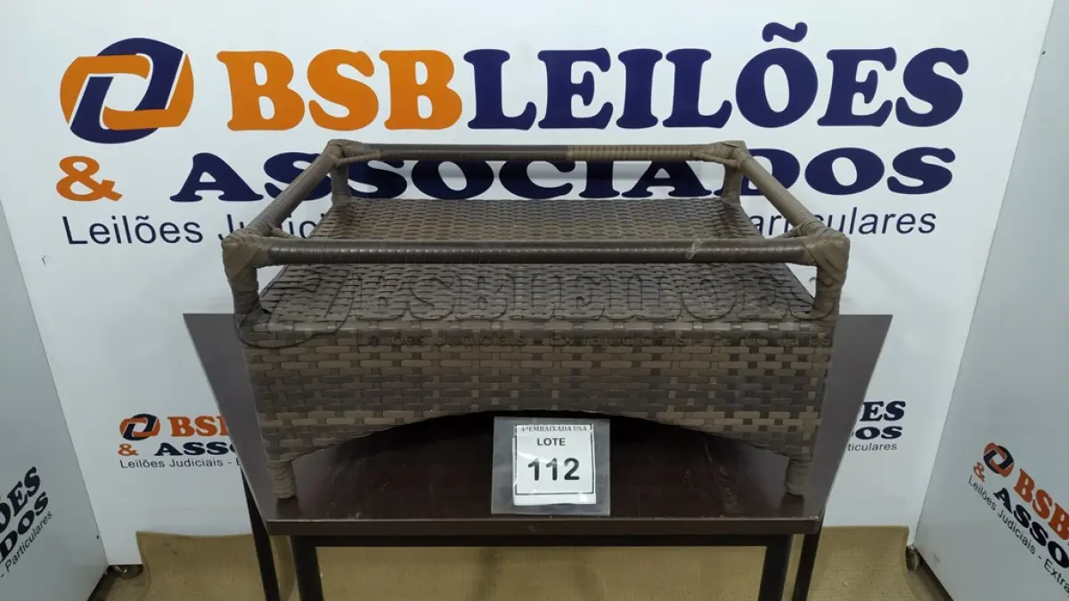 LOTE 112 - 01 MESA DE JARDIM. (NO ESTADO EM QUE SE ENCONTRA. SUJEITO A AVARIAS OCULTAS/VISÍVEIS.) AV9911V