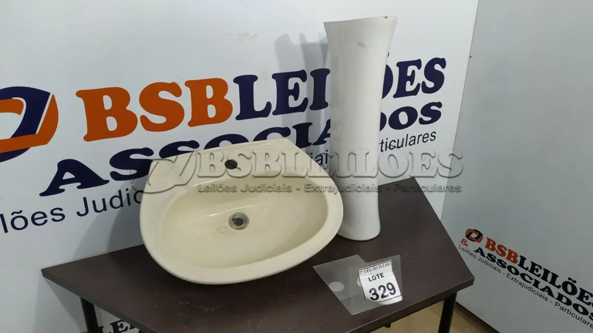LOTE 329 - 01 PIA COM COLUNA. (NO ESTADO) ATENÇÃO! FAZER A VISITAÇÃO ANTES DE ARREMATAR, NÃO SABEMOS SE FUNCIONA. LEILÃO NÃO TEM GARANTIA E NEM DEVOLUÇÃO, SUJEITO A POSSÍVEIS AVARIAS VISÍVEIS/OCULTAS E/OU AUSÊNCIA DE COMPONENTES.