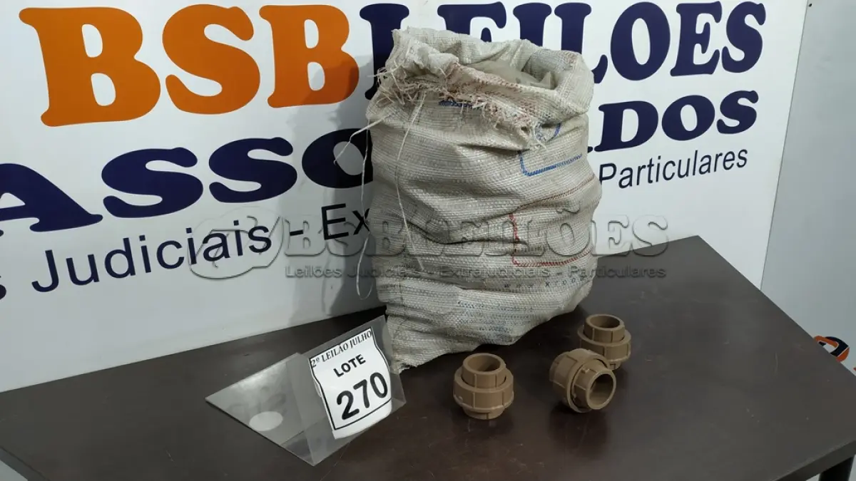 LOTE 270 - 79 UNIÕES HIDRÁULICAS DE 40MM. (NO ESTADO) ATENÇÃO! FAZER A VISITAÇÃO ANTES DE ARREMATAR, NÃO SABEMOS SE FUNCIONA. LEILÃO NÃO TEM GARANTIA E NEM DEVOLUÇÃO, SUJEITO A POSSÍVEIS AVARIAS VISÍVEIS/OCULTAS E/OU AUSÊNCIA DE COMPONENTES.
