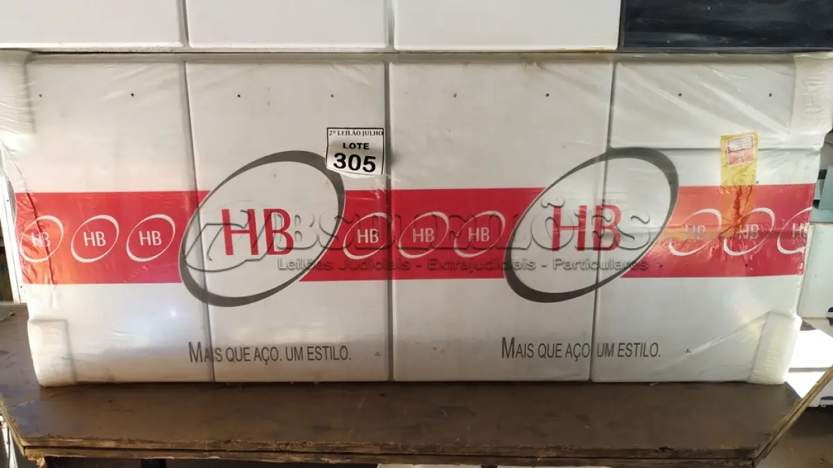 LOTE 305 - 01 ARMÁRIO PEQUENO DE COZINHA COM 03 PORTAS E 03 GAVETAS. (NO ESTADO) ATENÇÃO! FAZER A VISITAÇÃO ANTES DE ARREMATAR, NÃO SABEMOS SE FUNCIONA. LEILÃO NÃO TEM GARANTIA E NEM DEVOLUÇÃO, SUJEITO A POSSÍVEIS AVARIAS VISÍVEIS/OCULTAS E/OU AUSÊNCIA DE COMPONENTES.