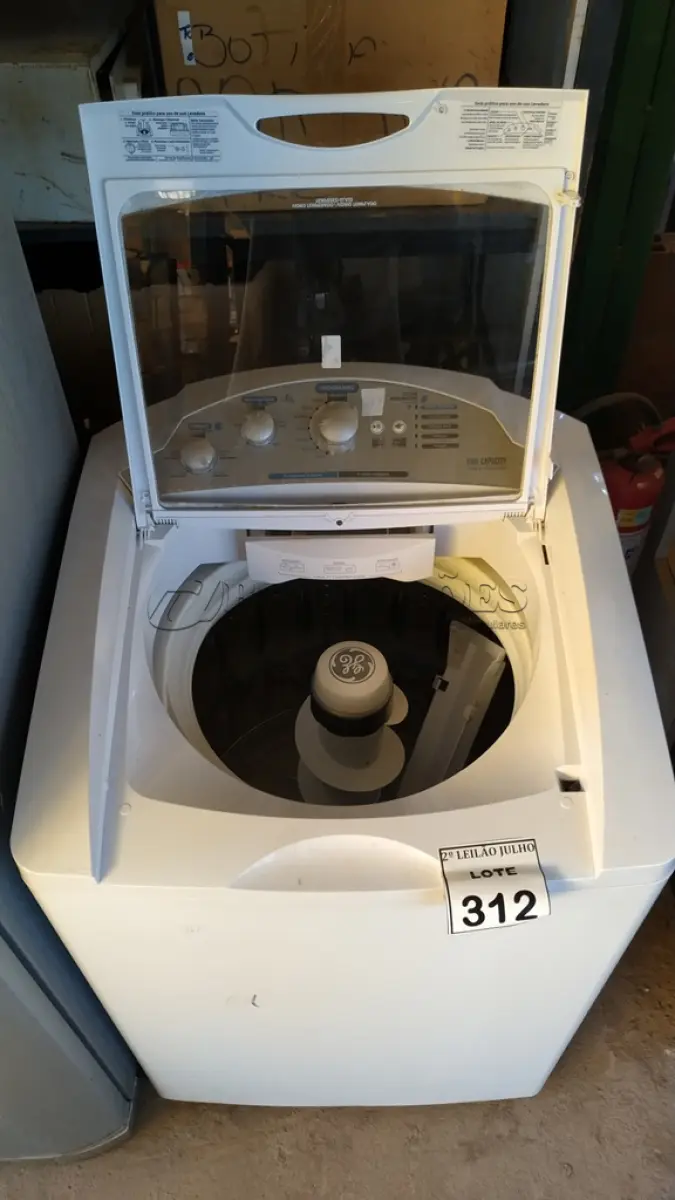 LOTE 312 - 01 MÁQUINA DE LAVAR 15KG 220W MARCA GE. (NO ESTADO) ATENÇÃO! FAZER A VISITAÇÃO ANTES DE ARREMATAR, NÃO SABEMOS SE FUNCIONA. LEILÃO NÃO TEM GARANTIA E NEM DEVOLUÇÃO, SUJEITO A POSSÍVEIS AVARIAS VISÍVEIS/OCULTAS E/OU AUSÊNCIA DE COMPONENTES.