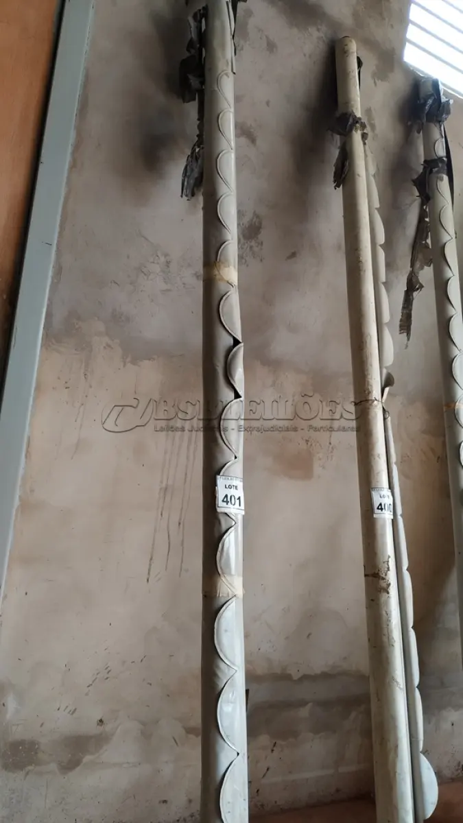 LOTE 401 - 01 TOLDO. (NO ESTADO) ATENÇÃO! FAZER A VISITAÇÃO ANTES DE ARREMATAR, NÃO SABEMOS SE FUNCIONA. LEILÃO NÃO TEM GARANTIA E NEM DEVOLUÇÃO, SUJEITO A POSSÍVEIS AVARIAS VISÍVEIS/OCULTAS E/OU AUSÊNCIA DE COMPONENTES.
