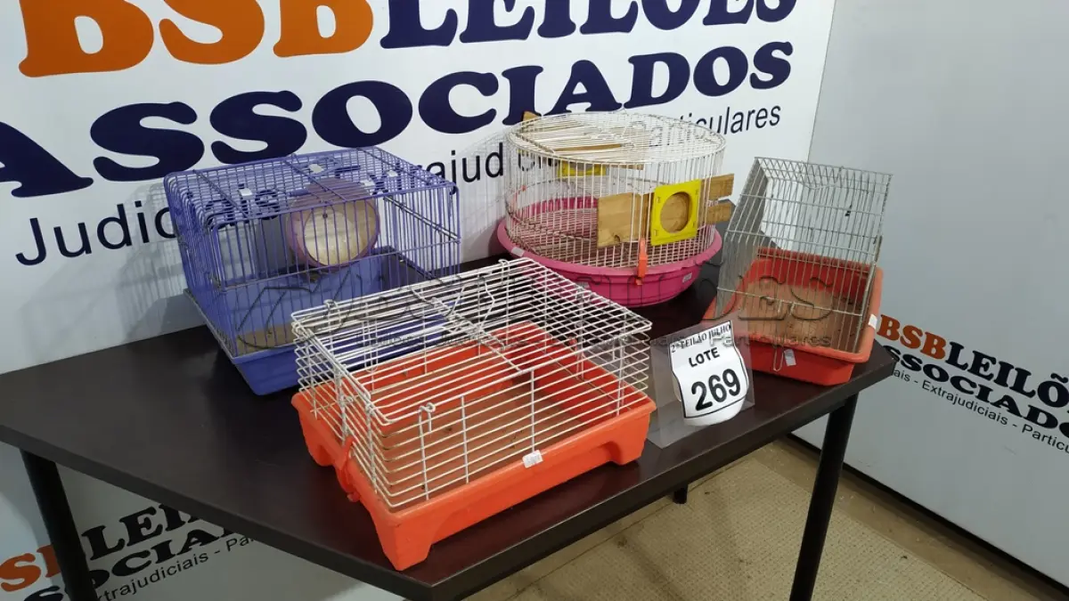LOTE 269 - 04 GAIOLAS PARA HAMSTER. (NO ESTADO) ATENÇÃO! FAZER A VISITAÇÃO ANTES DE ARREMATAR, NÃO SABEMOS SE FUNCIONA, LEILÃO NÃO TEM GARANTIA E NEM DEVOLUÇÃO, SUJEITO A POSSÍVEIS AVARIAS VISÍVEIS/OCULTAS E/OU AUSÊNCIA DE COMPONENTES.