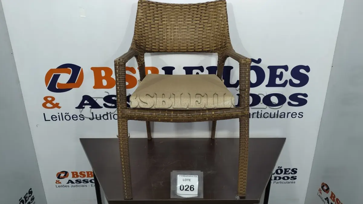 LOTE 026 - 01 CADEIRA DE JARDIM. (NO ESTADO EM QUE SE ENCONTRA. SUJEITO A AVARIAS OCULTAS/VISÍVEIS.) BF8659P