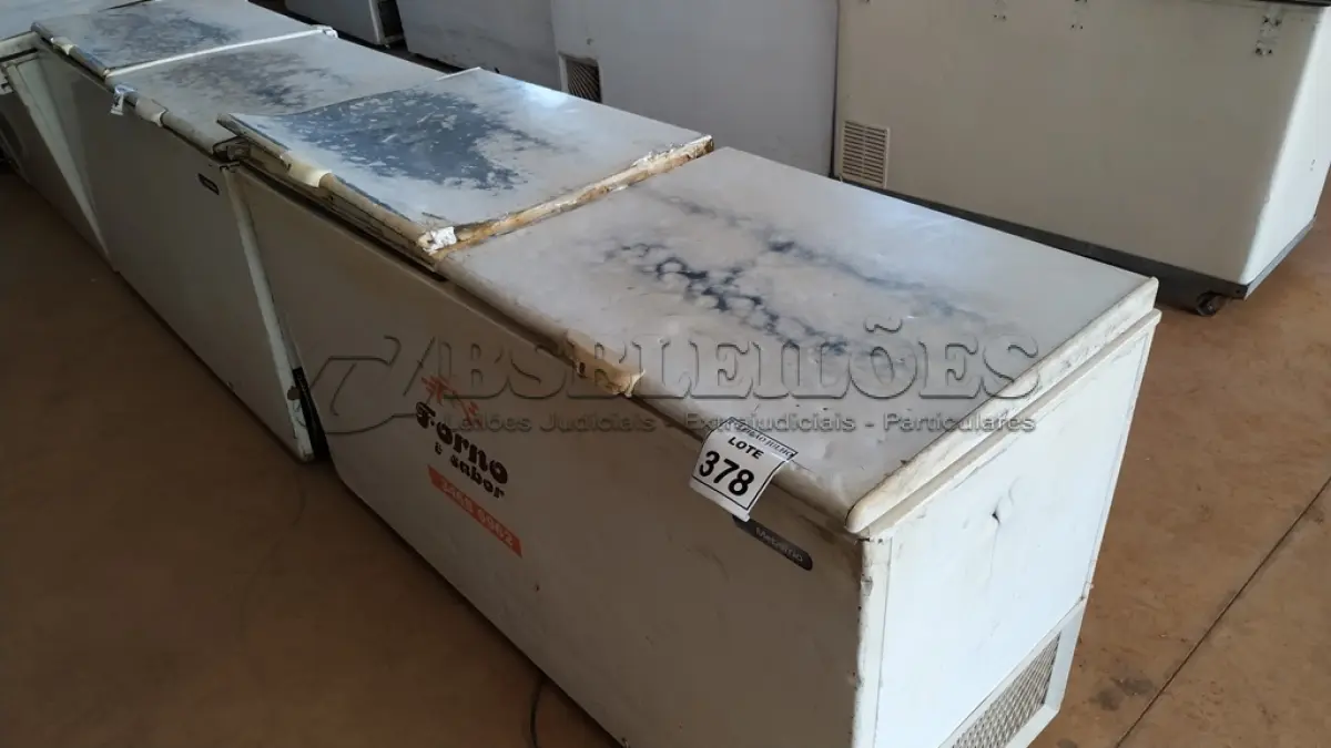 LOTE 378 - 01 FREEZER HORIZONTAL 02 TAMPAS. (NO ESTADO) ATENÇÃO! FAZER A VISITAÇÃO ANTES DE ARREMATAR, NÃO SABEMOS SE FUNCIONA. LEILÃO NÃO TEM GARANTIA E NEM DEVOLUÇÃO, SUJEITO A POSSÍVEIS AVARIAS VISÍVEIS/OCULTAS E/OU AUSÊNCIA DE COMPONENTES.