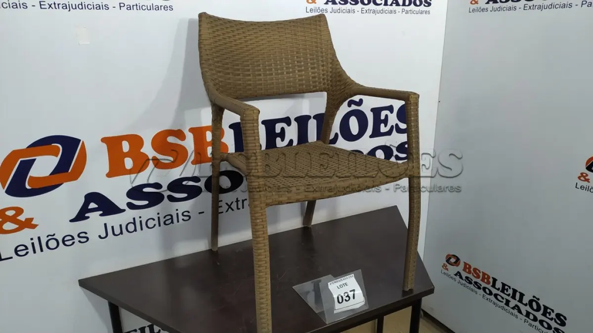 LOTE 037 - 01 CADEIRA DE JARDIM. (NO ESTADO EM QUE SE ENCONTRA. SUJEITO A AVARIAS OCULTAS/VISÍVEIS.) BH1516N