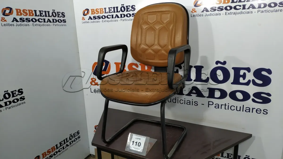 LOTE 110 - 01 CADEIRA DE ESCRITÓRIO. (NO ESTADO EM QUE SE ENCONTRA. SUJEITO A AVARIAS OCULTAS/VISÍVEIS.) BF8629K