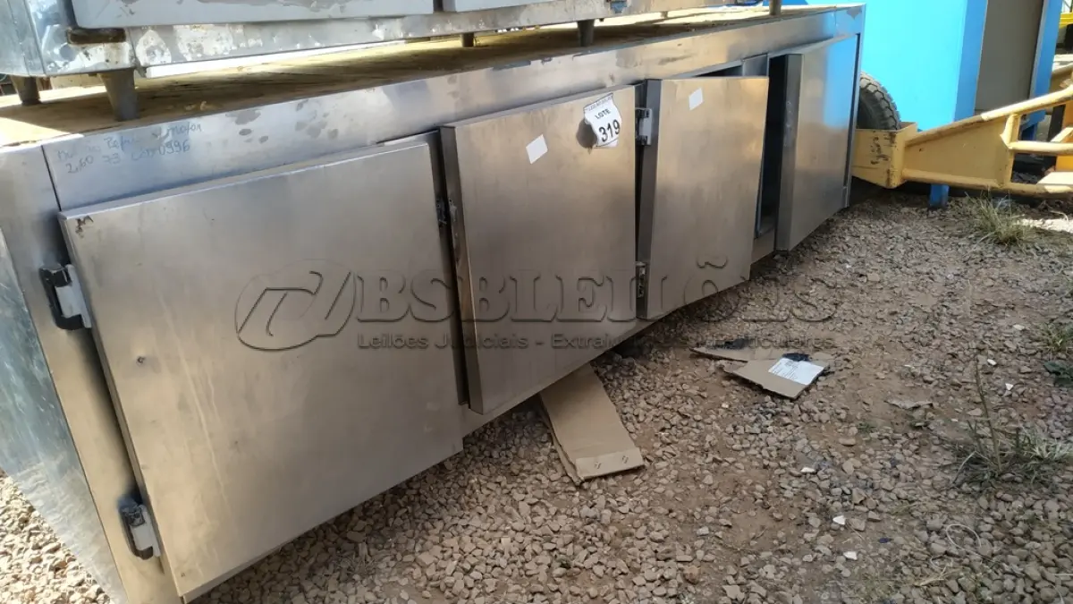 LOTE 319 - 01 BALCÃO EXPOSITOR 04 PORTAS SEM MOTOR. (NO ESTADO) ATENÇÃO! FAZER A VISITAÇÃO ANTES DE ARREMATAR, NÃO SABEMOS SE FUNCIONA. LEILÃO NÃO TEM GARANTIA E NEM DEVOLUÇÃO, SUJEITO A POSSÍVEIS AVARIAS VISÍVEIS/OCULTAS E/OU AUSÊNCIA DE COMPONENTES.