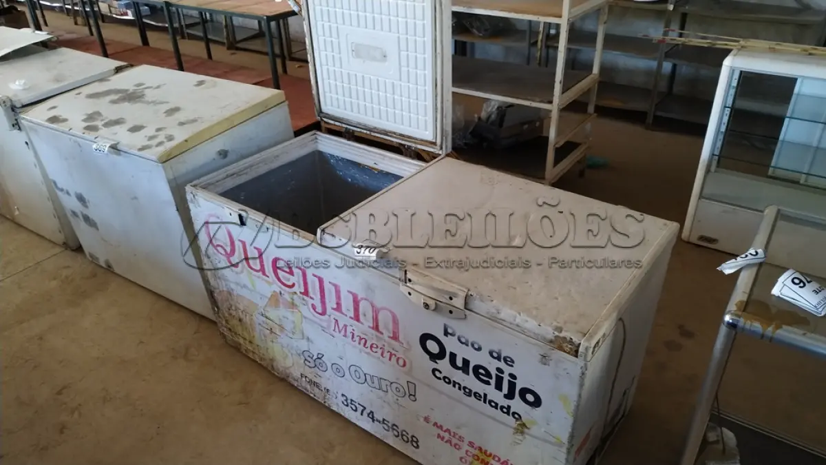 LOTE 370 - 01 FREEZER HORIZONTAL 02 TAMPAS. (NO ESTADO) ATENÇÃO! FAZER A VISITAÇÃO ANTES DE ARREMATAR, NÃO SABEMOS SE FUNCIONA. LEILÃO NÃO TEM GARANTIA E NEM DEVOLUÇÃO, SUJEITO A POSSÍVEIS AVARIAS VISÍVEIS/OCULTAS E/OU AUSÊNCIA DE COMPONENTES.