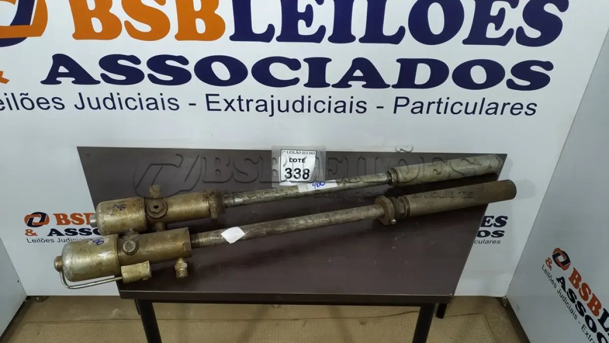 LOTE 338 - 02 BOMBAS DE ÓLEO PRA TAMBOR.(NO ESTADO) ATENÇÃO! FAZER A VISITAÇÃO ANTES DE ARREMATAR, NÃO SABEMOS SE FUNCIONA. LEILÃO NÃO TEM GARANTIA E NEM DEVOLUÇÃO, SUJEITO A POSSÍVEIS AVARIAS VISÍVEIS/OCULTAS E/OU AUSÊNCIA DE COMPONENTES.