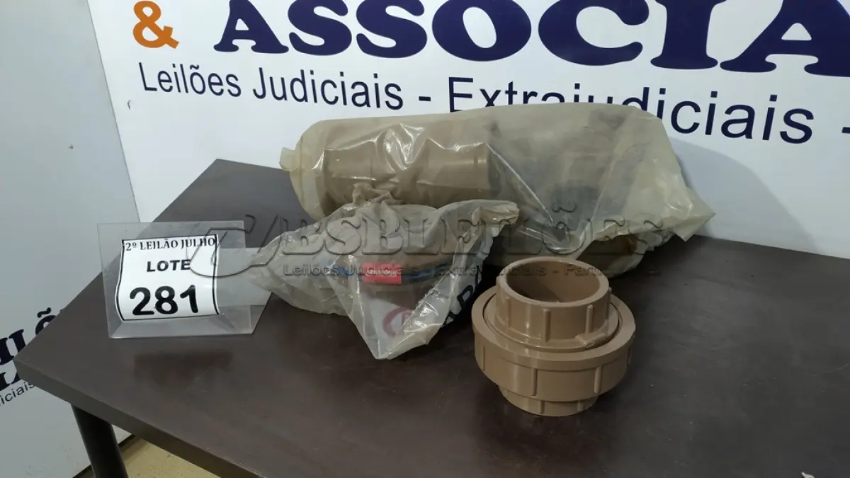 LOTE 281 - 03 TÊ DE 110X75MM E 02 ADAPTADORES SOLDÁVEIS DE 85X3. (NO ESTADO) ATENÇÃO! FAZER A VISITAÇÃO ANTES DE ARREMATAR, NÃO SABEMOS SE FUNCIONA. LEILÃO NÃO TEM GARANTIA E NEM DEVOLUÇÃO, SUJEITO A POSSÍVEIS AVARIAS VISÍVEIS/OCULTAS E/OU AUSÊNCIA DE COMPONENTES.