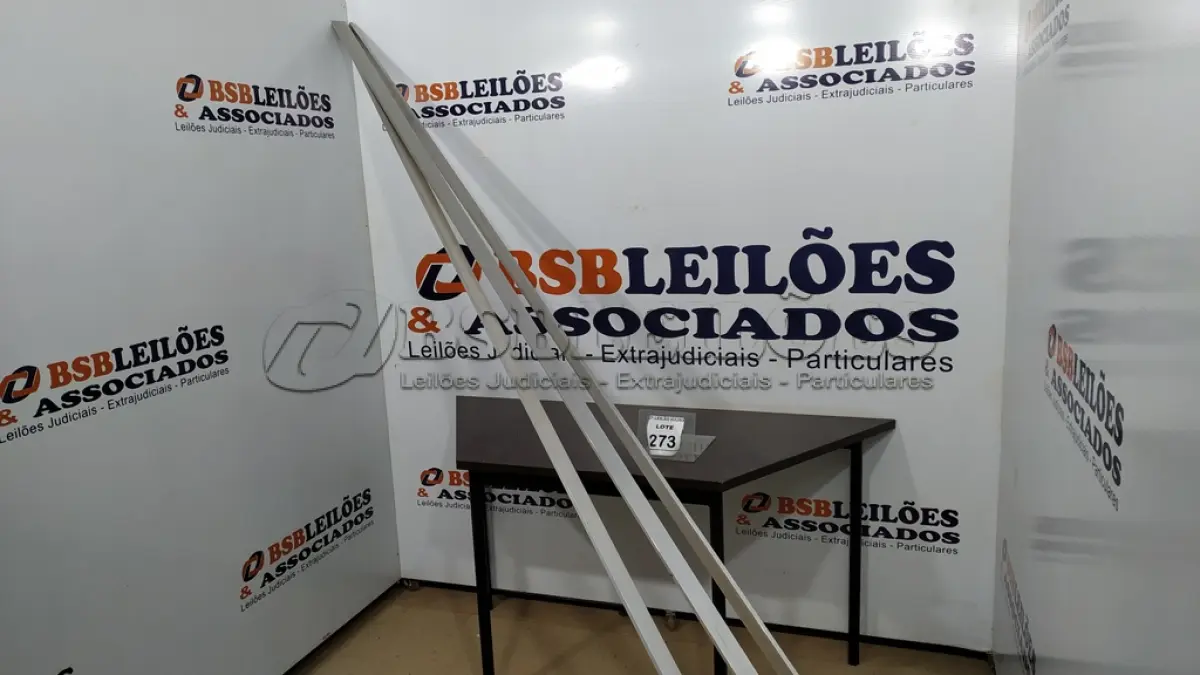 LOTE 273 - 03 RÉGUAS DE ALUMÍNIO DE 3M CADA. (NO ESTADO) ATENÇÃO! FAZER A VISITAÇÃO ANTES DE ARREMATAR, NÃO SABEMOS SE FUNCIONA. LEILÃO NÃO TEM GARANTIA E NEM DEVOLUÇÃO, SUJEITO A POSSÍVEIS AVARIAS VISÍVEIS/OCULTAS E/OU AUSÊNCIA DE COMPONENTES.