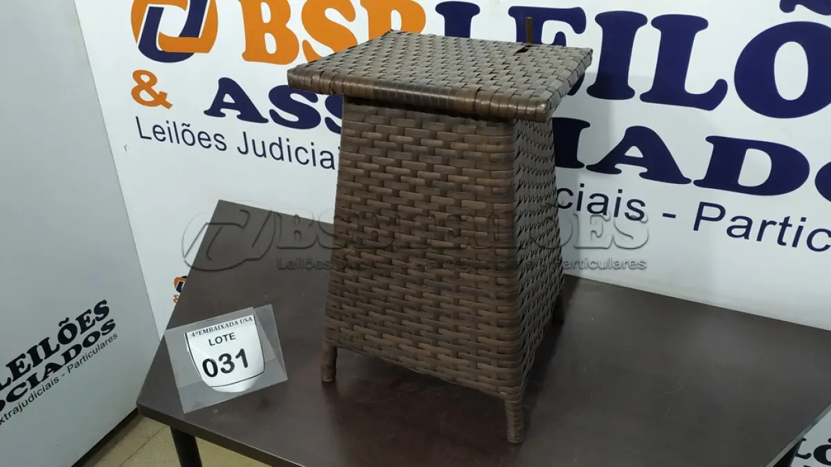 LOTE 031 - 01 MESA DE JARDIM. (NO ESTADO EM QUE SE ENCONTRA. SUJEITO A AVARIAS OCULTAS/VISÍVEIS.) BH1553B