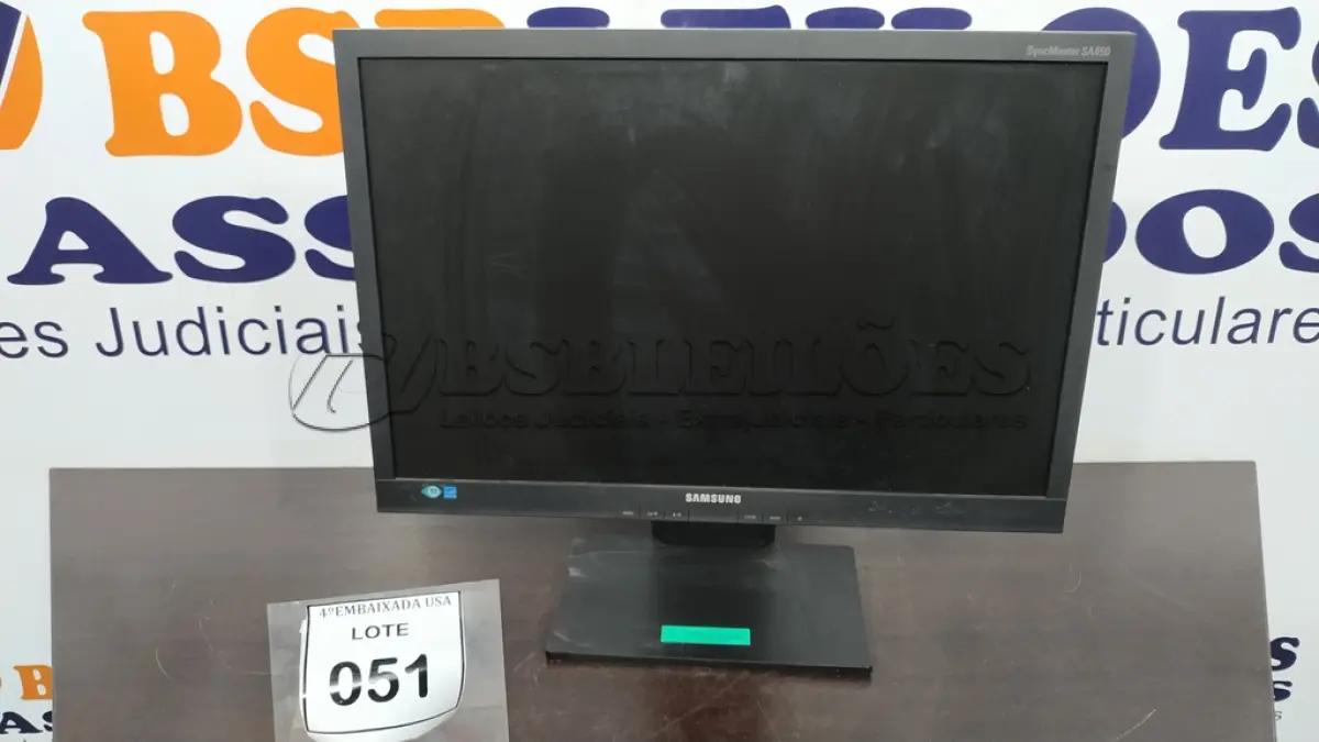 LOTE 051 - 01 MONITOR SAMSUNG. (NO ESTADO EM QUE SE ENCONTRA. SUJEITO A AVARIAS OCULTAS/VISÍVEIS.)  AV9700W