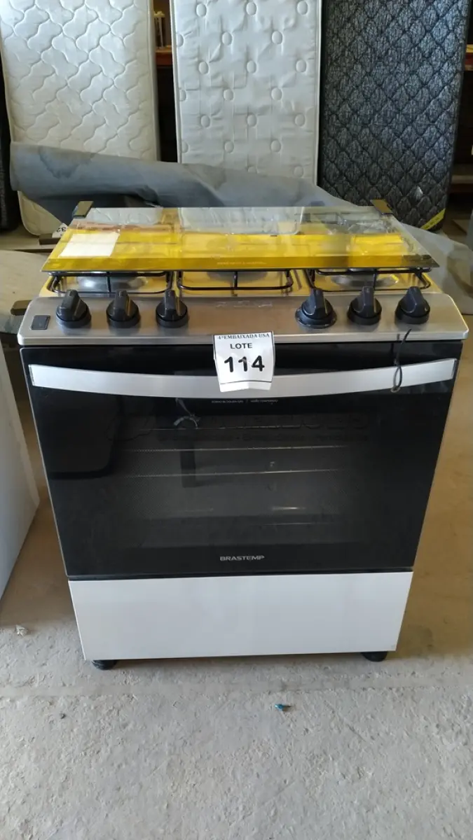 LOTE 114 - 01 FOGÃO 05 BOCAS BRASTEMP BIVOLT. (NO ESTADO EM QUE SE ENCONTRA. SUJEITO A AVARIAS OCULTAS/VISÍVEIS.)  AV9842K