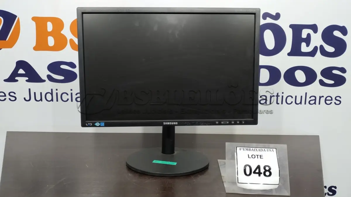 LOTE 048 - 01 MONITOR SAMSUNG. (NO ESTADO EM QUE SE ENCONTRA. SUJEITO A AVARIAS OCULTAS/VISÍVEIS.)  AV9700X