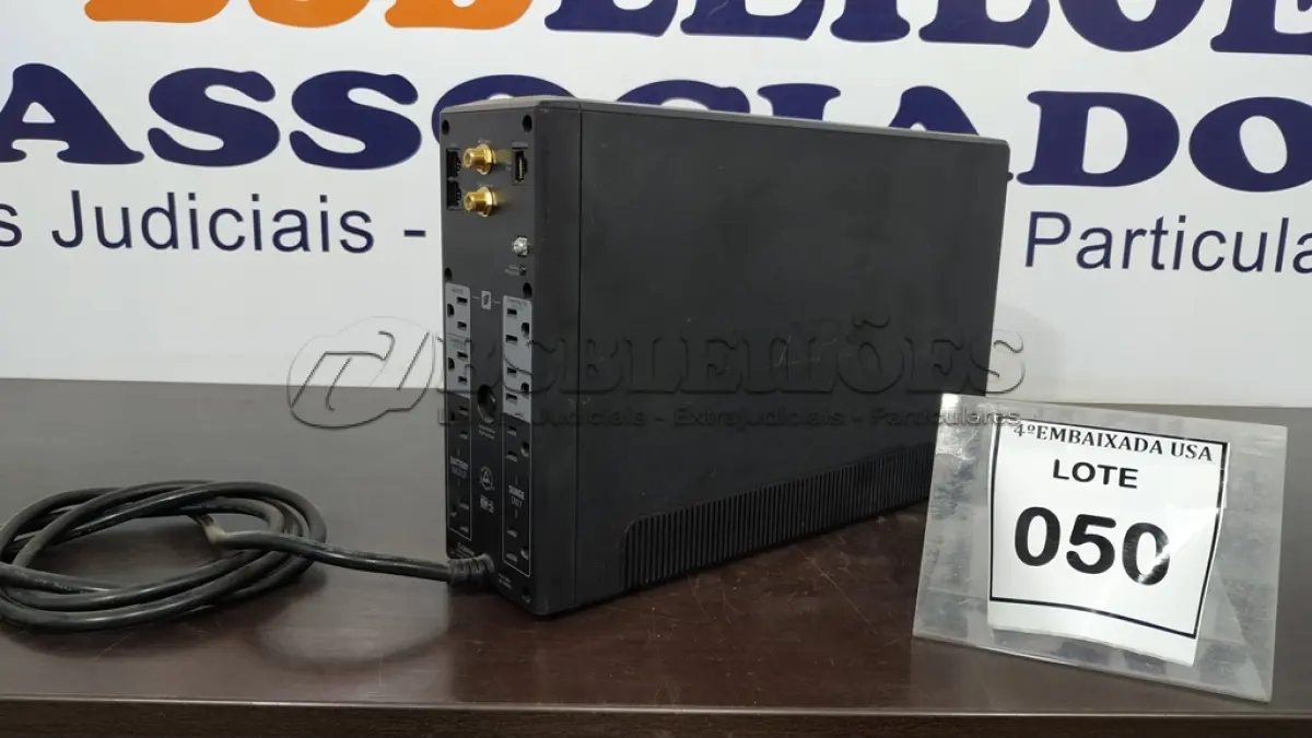 LOTE 050 - 01 APC UPS UNIT. (NO ESTADO EM QUE SE ENCONTRA. SUJEITO A AVARIAS OCULTAS/VISÍVEIS.) 3B1031X19537