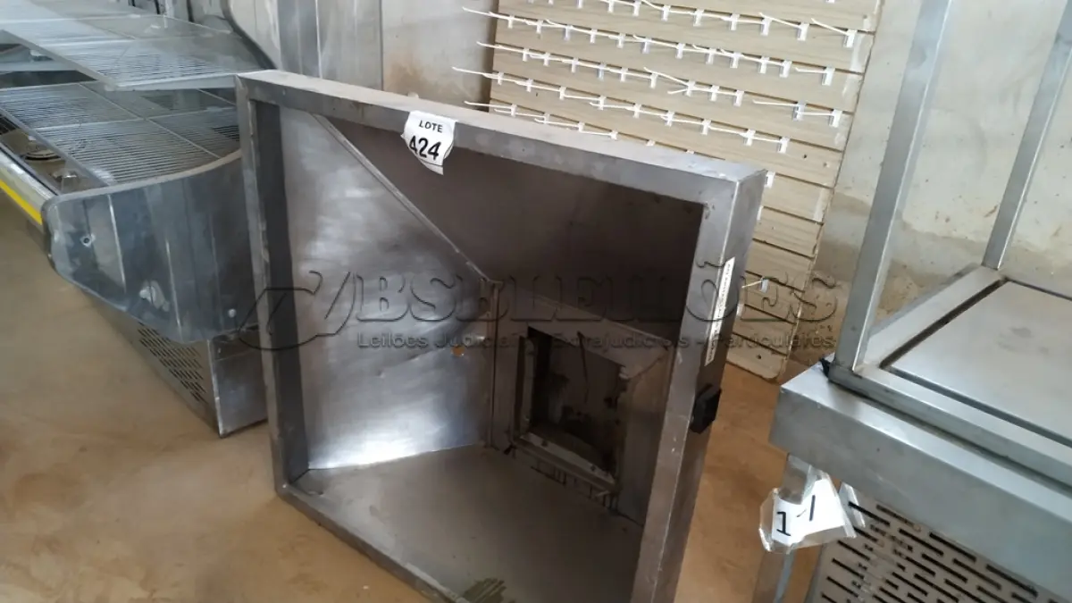 LOTE 424 - 01 COIFA EM INOX. (NO ESTADO) ATENÇÃO! FAZER A VISITAÇÃO ANTES DE ARREMATAR, NÃO SABEMOS SE FUNCIONA. LEILÃO NÃO TEM GARANTIA E NEM DEVOLUÇÃO, SUJEITO A POSSÍVEIS AVARIAS VISÍVEIS/OCULTAS E/OU AUSÊNCIA DE COMPONENTES.