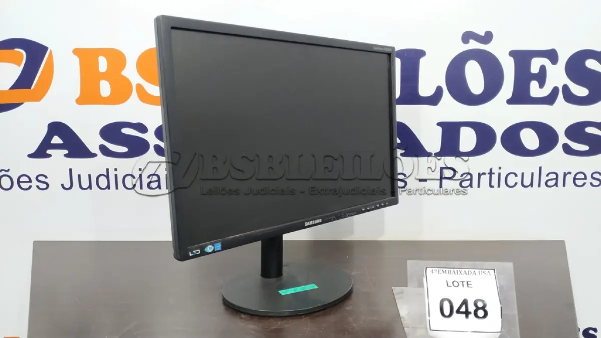 LOTE 048 - 01 MONITOR SAMSUNG. (NO ESTADO EM QUE SE ENCONTRA. SUJEITO A AVARIAS OCULTAS/VISÍVEIS.)  AV9700X