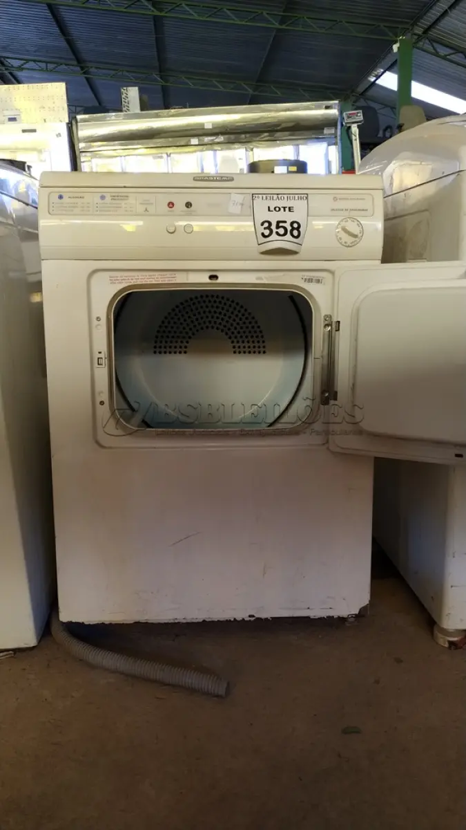 LOTE 358 - 01 MÁQUINA DE LAVAR ROUPAS BRASTEMP 220V. (NO ESTADO) ATENÇÃO! FAZER A VISITAÇÃO ANTES DE ARREMATAR, NÃO SABEMOS SE FUNCIONA. LEILÃO NÃO TEM GARANTIA E NEM DEVOLUÇÃO, SUJEITO A POSSÍVEIS AVARIAS VISÍVEIS/OCULTAS E/OU AUSÊNCIA DE COMPONENTES.