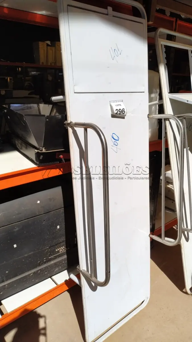 LOTE 296 - 01 MACA PARA TRANSPORTE. (NO ESTADO) ATENÇÃO! FAZER A VISITAÇÃO ANTES DE ARREMATAR, NÃO SABEMOS SE FUNCIONA. LEILÃO NÃO TEM GARANTIA E NEM DEVOLUÇÃO, SUJEITO A POSSÍVEIS AVARIAS VISÍVEIS/OCULTAS E/OU AUSÊNCIA DE COMPONENTES.