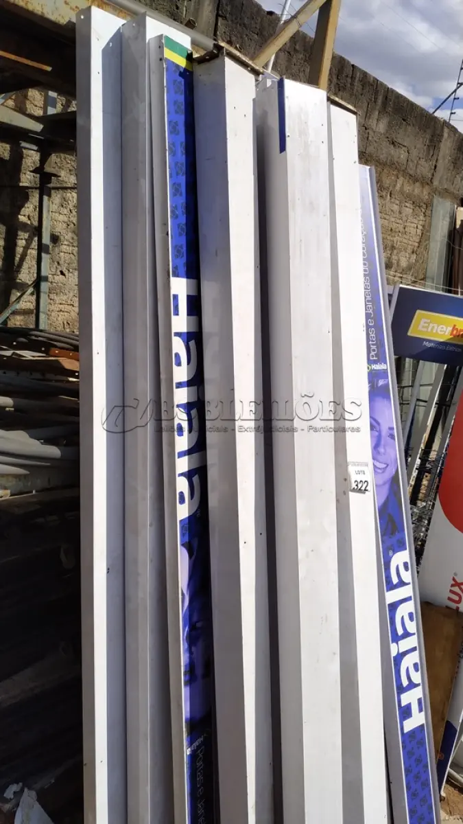 LOTE 322 - 01 LOTE COM VÁRIOS EXPOSITORES DE PORTA. (NO ESTADO) ATENÇÃO! FAZER A VISITAÇÃO ANTES DE ARREMATAR, NÃO SABEMOS SE FUNCIONA. LEILÃO NÃO TEM GARANTIA E NEM DEVOLUÇÃO, SUJEITO A POSSÍVEIS AVARIAS VISÍVEIS/OCULTAS E/OU AUSÊNCIA DE COMPONENTES.