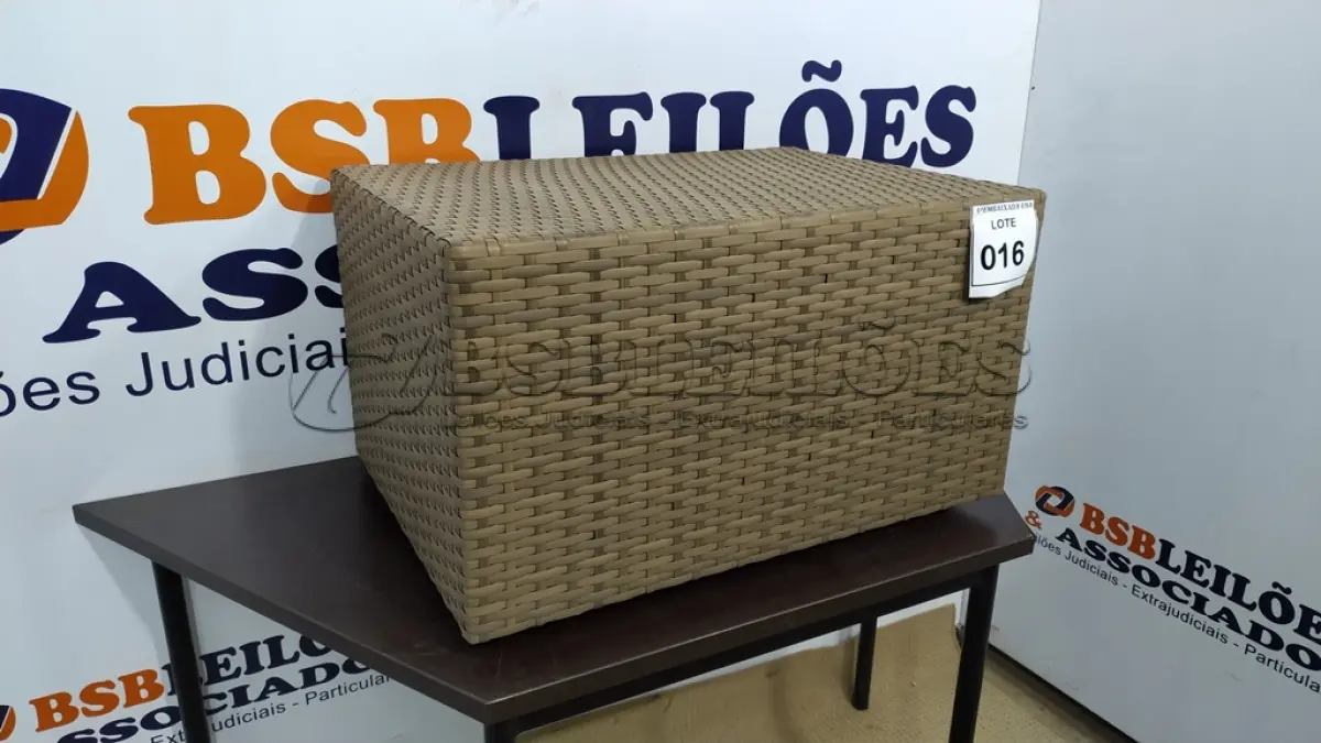 LOTE 016 - 01 MESA DE CENTRO DE JARDIM. (NO ESTADO EM QUE SE ENCONTRA. SUJEITO A AVARIAS OCULTAS/VISÍVEIS.)  BH1517L