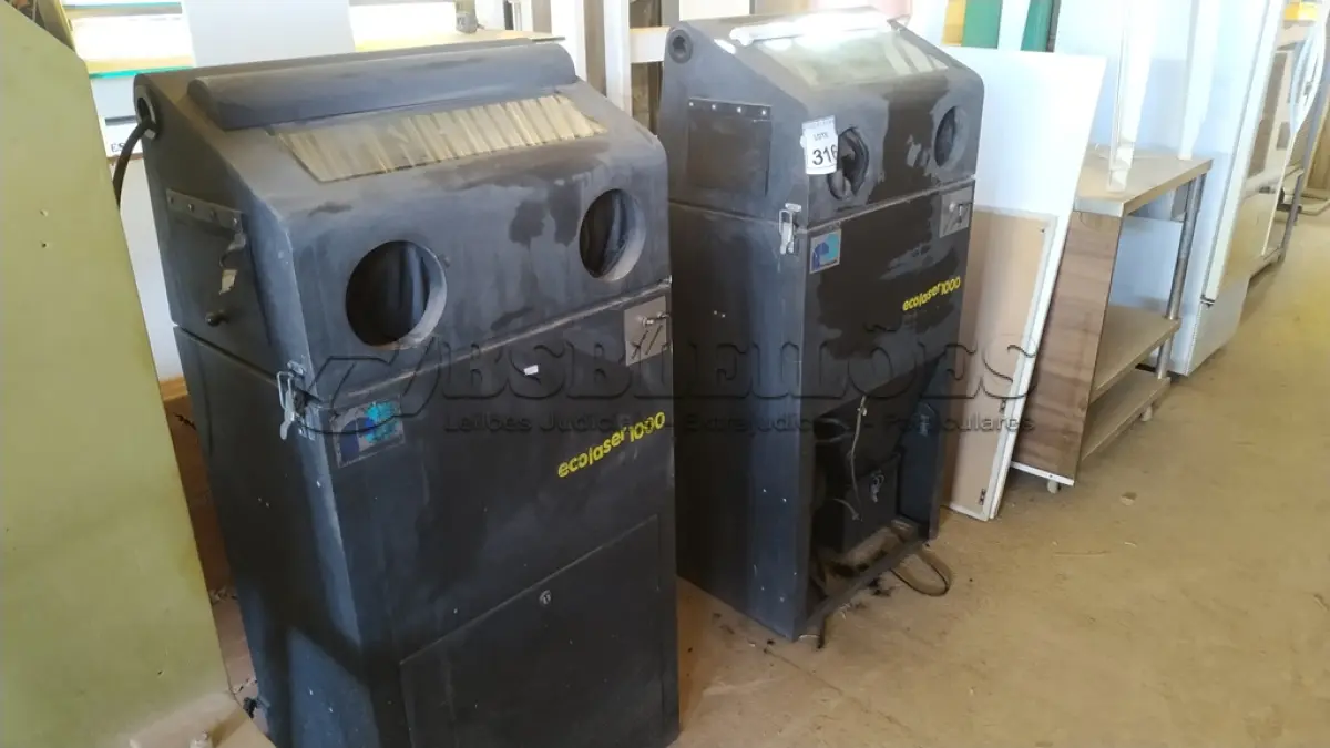 LOTE 316 - 02 MÁQUINAS DE LIMPEZA DE TONNER ECOLASER 1000. (NO ESTADO) ATENÇÃO! FAZER A VISITAÇÃO ANTES DE ARREMATAR, NÃO SABEMOS SE FUNCIONA. LEILÃO NÃO TEM GARANTIA E NEM DEVOLUÇÃO, SUJEITO A POSSÍVEIS AVARIAS VISÍVEIS/OCULTAS E/OU AUSÊNCIA DE COMPONENTES.