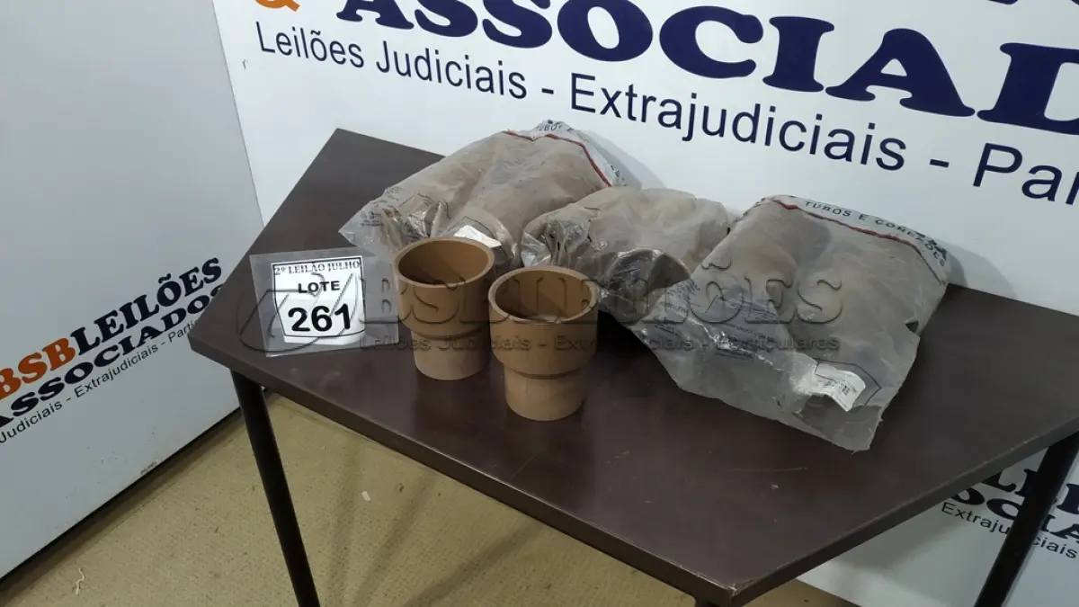 LOTE 261 - 01 LOTE COM VÁRIAS BUCHAS DE REDUÇÃO SOLDÁVEL 1101X60MM. (NO ESTADO) ATENÇÃO! FAZER A VISITAÇÃO ANTES DE ARREMATAR, NÃO SABEMOS SE FUNCIONA. LEILÃO NÃO TEM GARANTIA E NEM DEVOLUÇÃO, SUJEITO A POSSÍVEIS AVARIAS VISÍVEIS/OCULTAS E/OU AUSÊNCIA DE COMPONENTES.