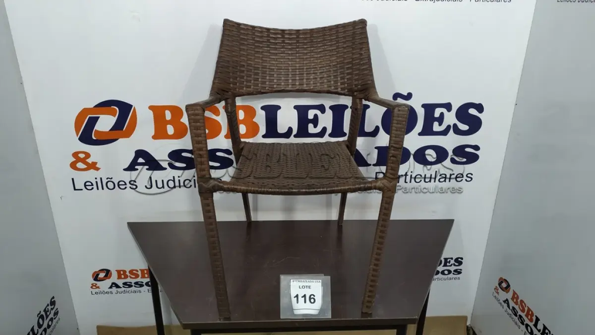 LOTE 116 - 01 CADEIRA DE JARDIM. (NO ESTADO EM QUE SE ENCONTRA. SUJEITO A AVARIAS OCULTAS/VISÍVEIS.) BH1580V