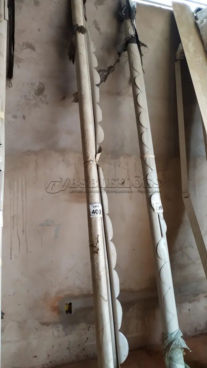 LOTE 400 - 01 TOLDO. (NO ESTADO) ATENÇÃO! FAZER A VISITAÇÃO ANTES DE ARREMATAR, NÃO SABEMOS SE FUNCIONA. LEILÃO NÃO TEM GARANTIA E NEM DEVOLUÇÃO, SUJEITO A POSSÍVEIS AVARIAS VISÍVEIS/OCULTAS E/OU AUSÊNCIA DE COMPONENTES.
