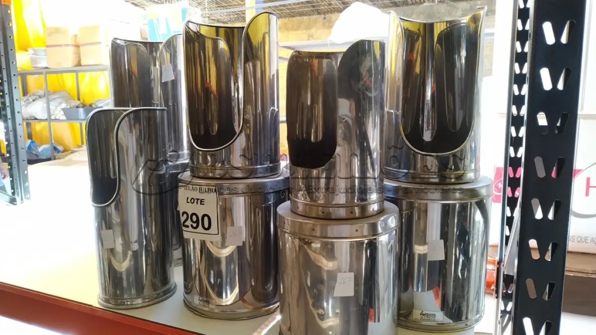 LOTE 290 - 11 BASES DE EXTINTORES EM INOX. (NO ESTADO) ATENÇÃO! FAZER A VISITAÇÃO ANTES DE ARREMATAR, NÃO SABEMOS SE FUNCIONA. LEILÃO NÃO TEM GARANTIA E NEM DEVOLUÇÃO, SUJEITO A POSSÍVEIS AVARIAS VISÍVEIS/OCULTAS E/OU AUSÊNCIA DE COMPONENTES.