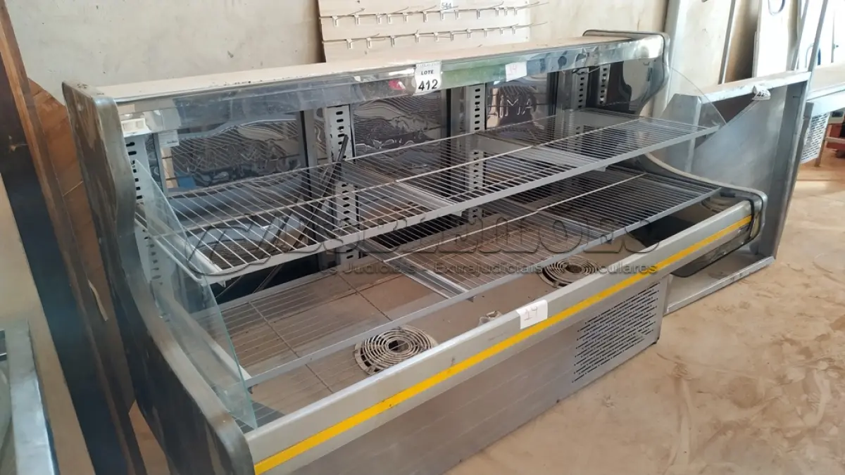 LOTE 412 - 01 BALCÃO EXPOSITOR REFRIGERADO. (NO ESTADO) ATENÇÃO! FAZER A VISITAÇÃO ANTES DE ARREMATAR, NÃO SABEMOS SE FUNCIONA. LEILÃO NÃO TEM GARANTIA E NEM DEVOLUÇÃO, SUJEITO A POSSÍVEIS AVARIAS VISÍVEIS/OCULTAS E/OU AUSÊNCIA DE COMPONENTES.