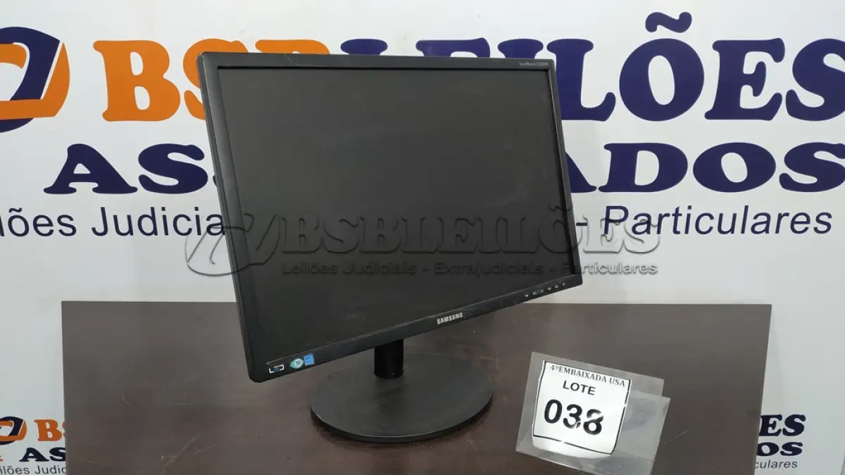 LOTE 038 - 01 MONITOR SAMSUNG. (NO ESTADO EM QUE SE ENCONTRA. SUJEITO A AVARIAS OCULTAS/VISÍVEIS.)  AV9701L