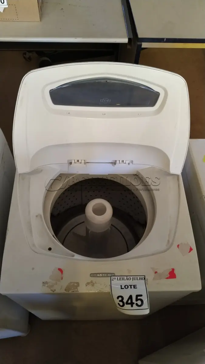 LOTE 345 - 01 MÁQUINA DE LAVAR ROUPAS BRASTEMP 5KG 220V (NO ESTADO) ATENÇÃO! FAZER A VISITAÇÃO ANTES DE ARREMATAR, NÃO SABEMOS SE FUNCIONA. LEILÃO NÃO TEM GARANTIA E NEM DEVOLUÇÃO, SUJEITO A POSSÍVEIS AVARIAS VISÍVEIS/OCULTAS E/OU AUSÊNCIA DE COMPONENTES.