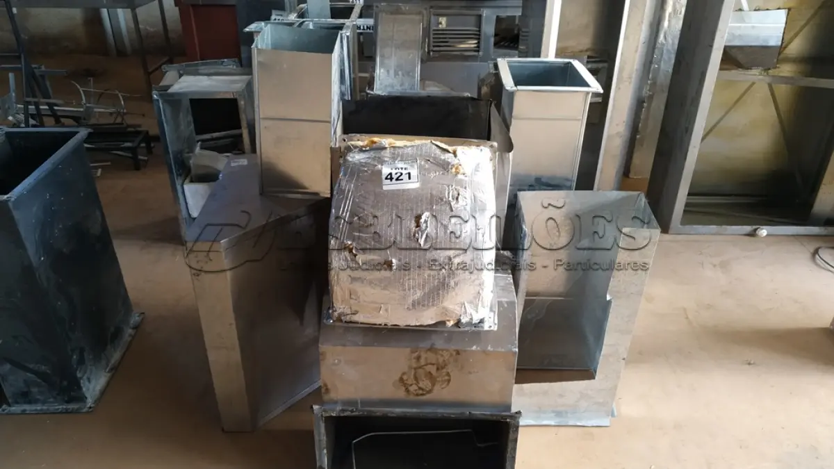 LOTE 421 - 01 LOTE COM VÁRIAS PEÇAS DE CHAMINÉ . (NO ESTADO) ATENÇÃO! FAZER A VISITAÇÃO ANTES DE ARREMATAR, NÃO SABEMOS SE FUNCIONA. LEILÃO NÃO TEM GARANTIA E NEM DEVOLUÇÃO, SUJEITO A POSSÍVEIS AVARIAS VISÍVEIS/OCULTAS E/OU AUSÊNCIA DE COMPONENTES.