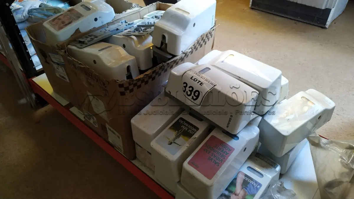 LOTE 339 - 01 LOTE COM GRANDE QUANTIDADE DE DISPENSER PARA SABÃO.(NO ESTADO) ATENÇÃO! FAZER A VISITAÇÃO ANTES DE ARREMATAR, NÃO SABEMOS SE FUNCIONA. LEILÃO NÃO TEM GARANTIA E NEM DEVOLUÇÃO, SUJEITO A POSSÍVEIS AVARIAS VISÍVEIS/OCULTAS E/OU AUSÊNCIA DE COMPONENTES.