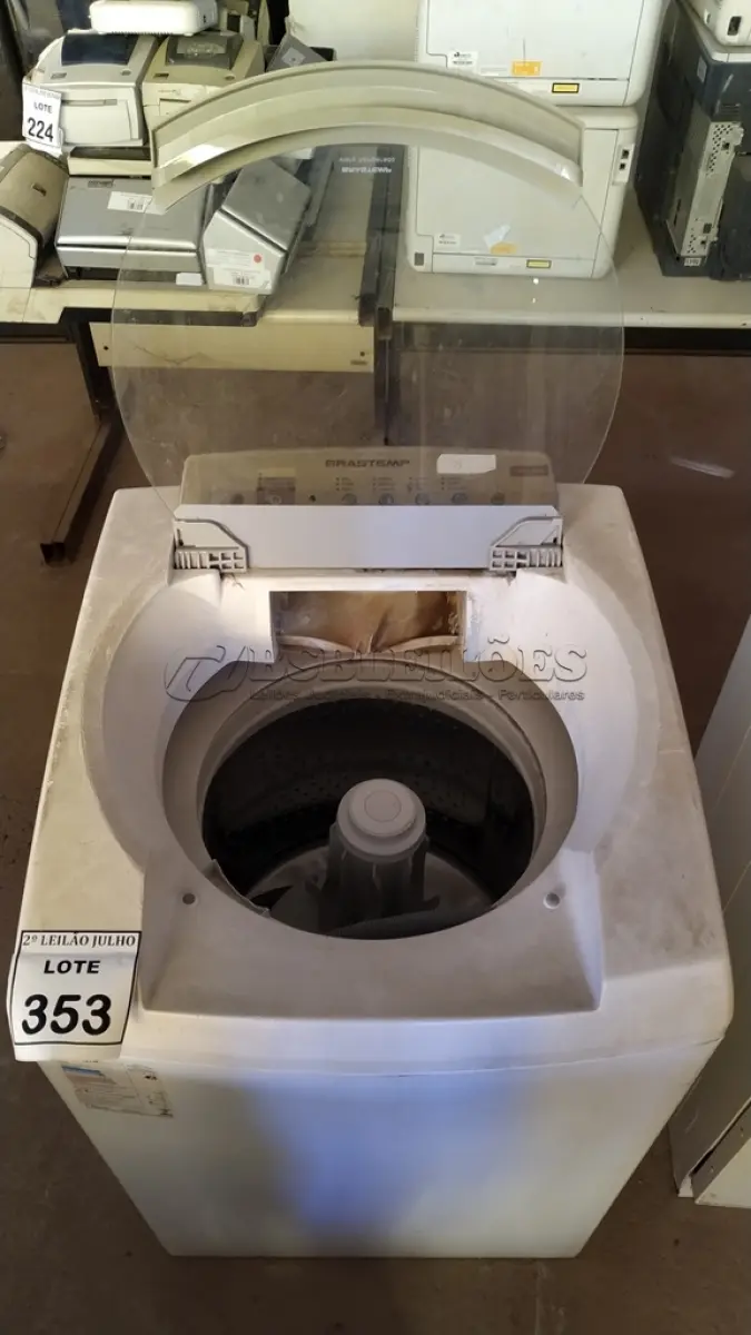 LOTE 353 - 01 MÁQUINA DE LAVAR ROUPAS BRASTEMP 9KG 220V. (NO ESTADO) ATENÇÃO! FAZER A VISITAÇÃO ANTES DE ARREMATAR, NÃO SABEMOS SE FUNCIONA. LEILÃO NÃO TEM GARANTIA E NEM DEVOLUÇÃO, SUJEITO A POSSÍVEIS AVARIAS VISÍVEIS/OCULTAS E/OU AUSÊNCIA DE COMPONENTES.