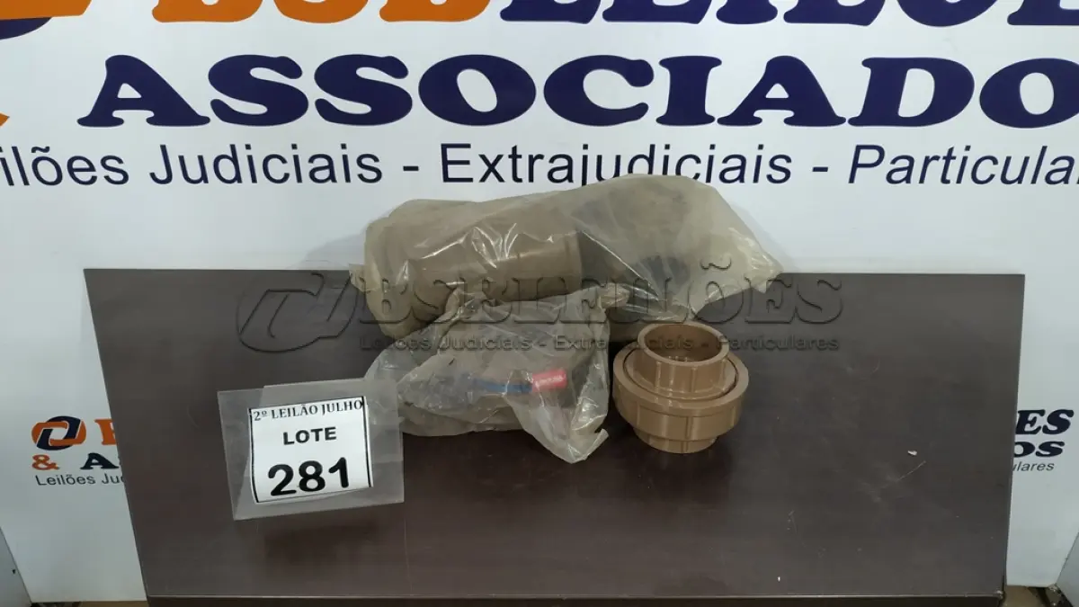 LOTE 281 - 03 TÊ DE 110X75MM E 02 ADAPTADORES SOLDÁVEIS DE 85X3. (NO ESTADO) ATENÇÃO! FAZER A VISITAÇÃO ANTES DE ARREMATAR, NÃO SABEMOS SE FUNCIONA. LEILÃO NÃO TEM GARANTIA E NEM DEVOLUÇÃO, SUJEITO A POSSÍVEIS AVARIAS VISÍVEIS/OCULTAS E/OU AUSÊNCIA DE COMPONENTES.