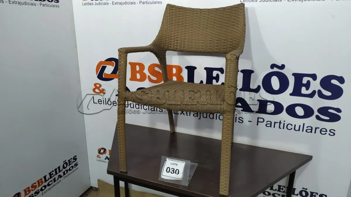LOTE 030 - 01 CADEIRA DE JARDIM. (NO ESTADO EM QUE SE ENCONTRA. SUJEITO A AVARIAS OCULTAS/VISÍVEIS.) BH1516M