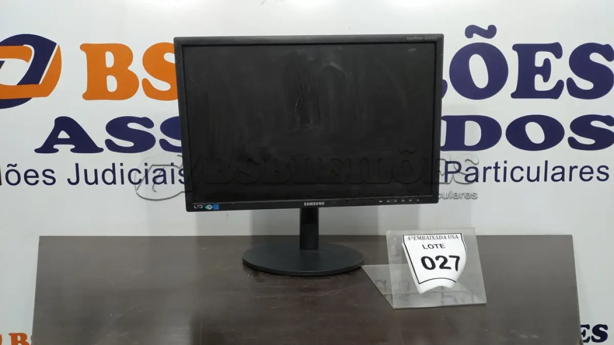 LOTE 027 - 01 MONITOR SAMSUNG.  (NO ESTADO EM QUE SE ENCONTRA. SUJEITO A AVARIAS OCULTAS/VISÍVEIS.)  AV9701D