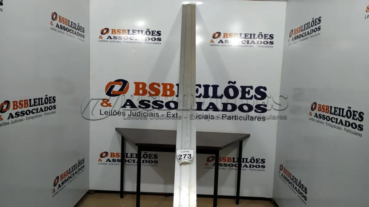 LOTE 273 - 03 RÉGUAS DE ALUMÍNIO DE 3M CADA. (NO ESTADO) ATENÇÃO! FAZER A VISITAÇÃO ANTES DE ARREMATAR, NÃO SABEMOS SE FUNCIONA. LEILÃO NÃO TEM GARANTIA E NEM DEVOLUÇÃO, SUJEITO A POSSÍVEIS AVARIAS VISÍVEIS/OCULTAS E/OU AUSÊNCIA DE COMPONENTES.