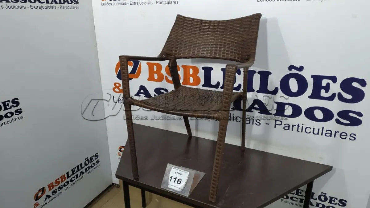 LOTE 116 - 01 CADEIRA DE JARDIM. (NO ESTADO EM QUE SE ENCONTRA. SUJEITO A AVARIAS OCULTAS/VISÍVEIS.) BH1580V