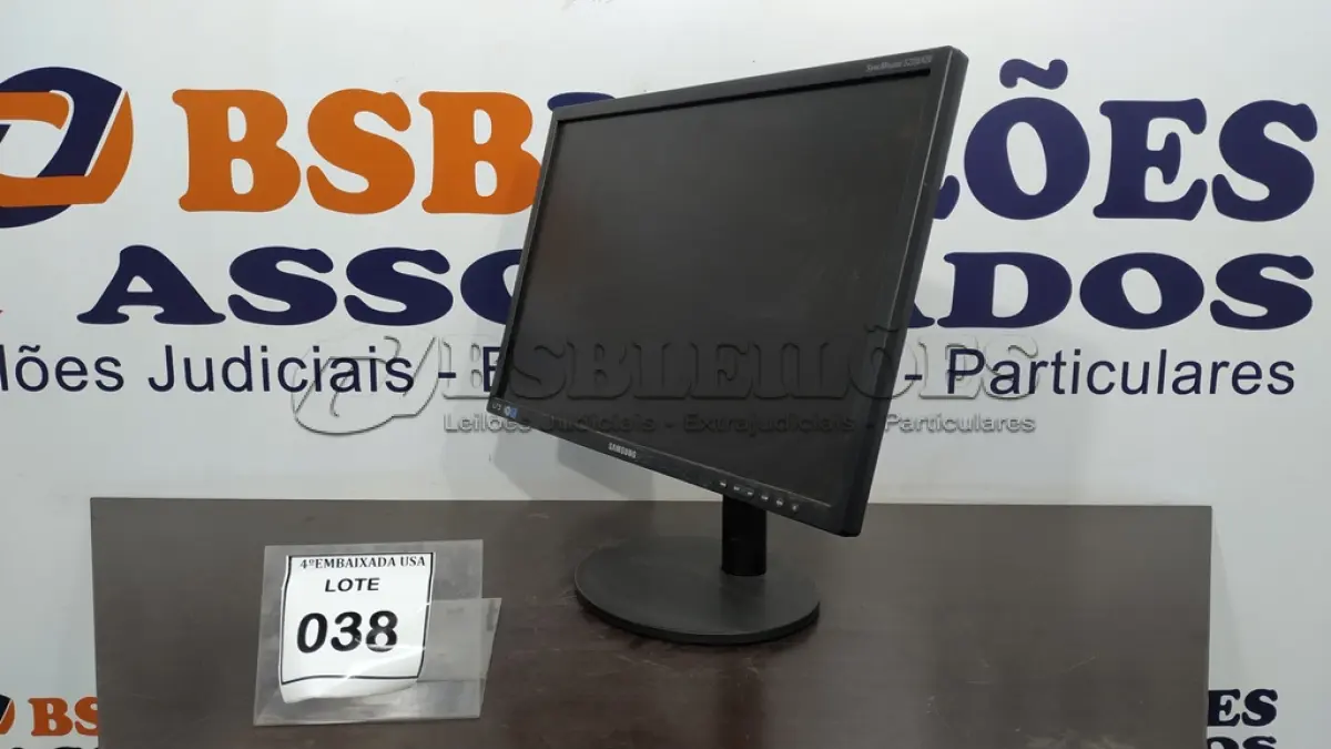 LOTE 038 - 01 MONITOR SAMSUNG. (NO ESTADO EM QUE SE ENCONTRA. SUJEITO A AVARIAS OCULTAS/VISÍVEIS.)  AV9701L