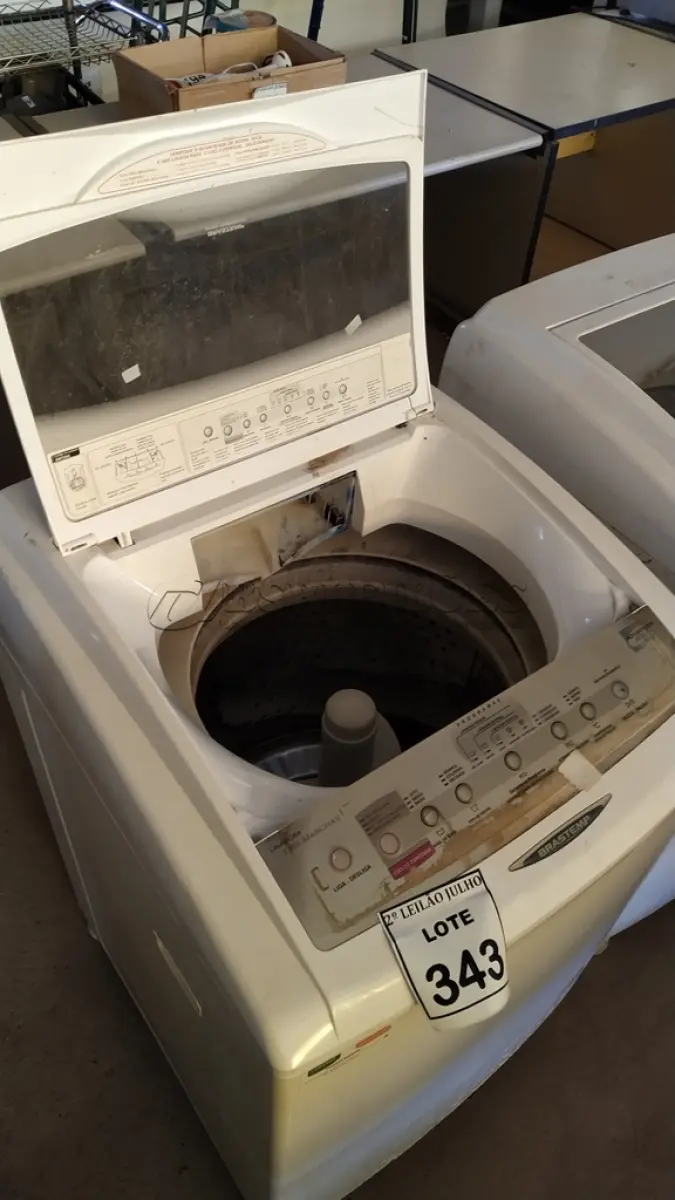 LOTE 343 - 01 MÁQUINA DE LAVAR ROUPAS BRASTEMP 8KG 220V. (NO ESTADO) ATENÇÃO! FAZER A VISITAÇÃO ANTES DE ARREMATAR, NÃO SABEMOS SE FUNCIONA. LEILÃO NÃO TEM GARANTIA E NEM DEVOLUÇÃO, SUJEITO A POSSÍVEIS AVARIAS VISÍVEIS/OCULTAS E/OU AUSÊNCIA DE COMPONENTES.