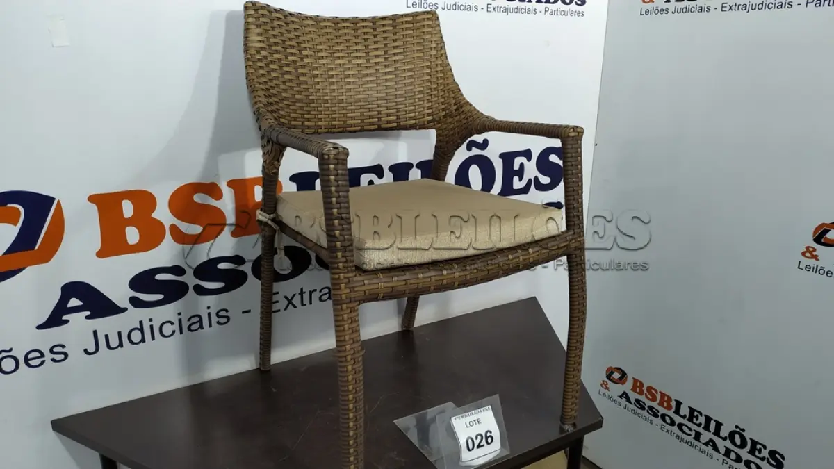 LOTE 026 - 01 CADEIRA DE JARDIM. (NO ESTADO EM QUE SE ENCONTRA. SUJEITO A AVARIAS OCULTAS/VISÍVEIS.) BF8659P