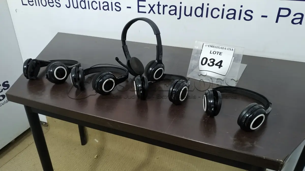 LOTE 034 - 05 HEADPHONES. (NO ESTADO EM QUE SE ENCONTRA. SUJEITO A AVARIAS OCULTAS/VISÍVEIS.)
