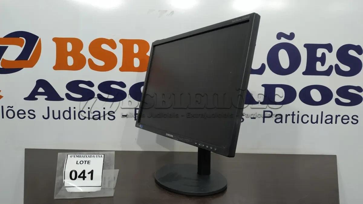 LOTE 041 - 01 MONITOR SAMSUNG. (NO ESTADO EM QUE SE ENCONTRA. SUJEITO A AVARIAS OCULTAS/VISÍVEIS.)  AV9701C