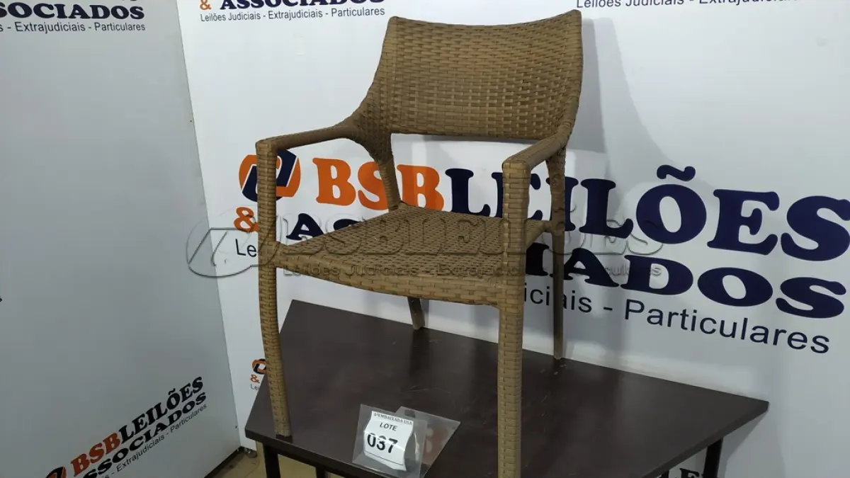 LOTE 037 - 01 CADEIRA DE JARDIM. (NO ESTADO EM QUE SE ENCONTRA. SUJEITO A AVARIAS OCULTAS/VISÍVEIS.) BH1516N